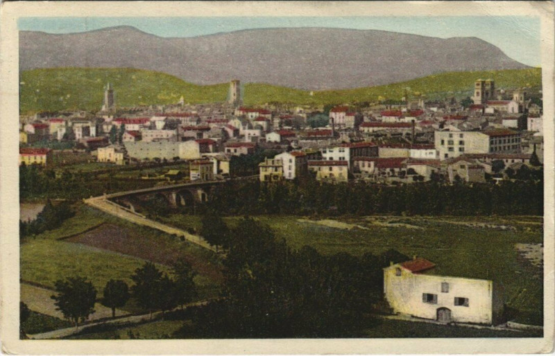 Carte postale ancienne Millau - Vue générale pont de cupelats face au plateau du camp à Millau