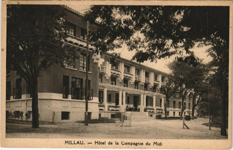 Carte postale ancienne Millau - Hotel de la compagnie du midi à Millau