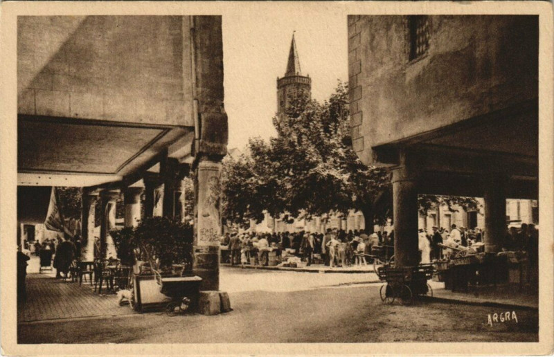 Carte postale ancienne Millau - L'ancien couvert à Millau