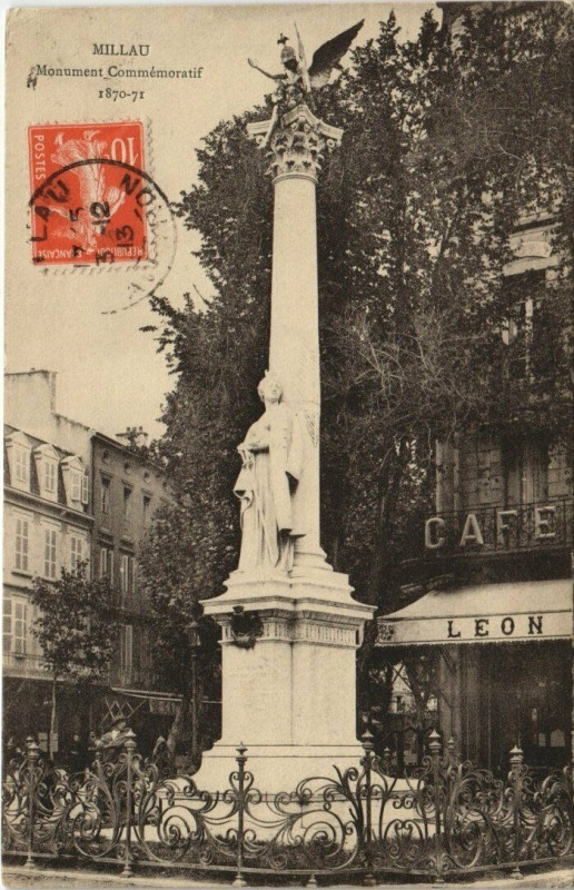 Carte postale ancienne Millau - Monument commemoratif à Millau
