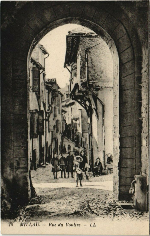 Carte postale ancienne Millau - Rue du voultre à Millau