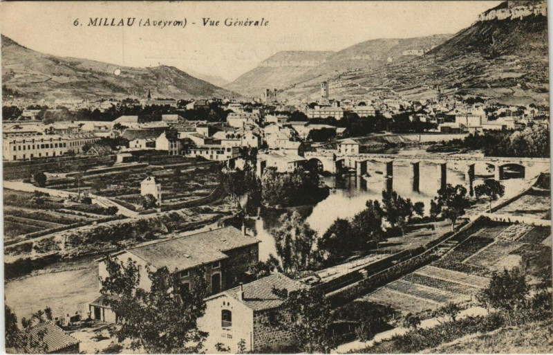 Carte postale ancienne Millau - Vue générale à Millau