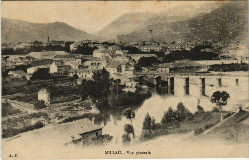 Carte postale ancienne Millau - Vue générale à Millau
