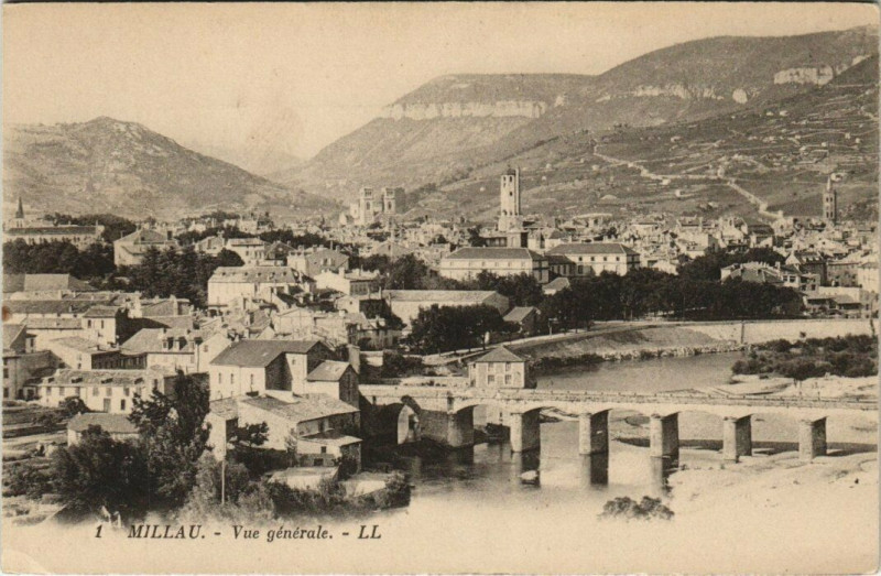Carte postale ancienne Millau - Vue générale à Millau