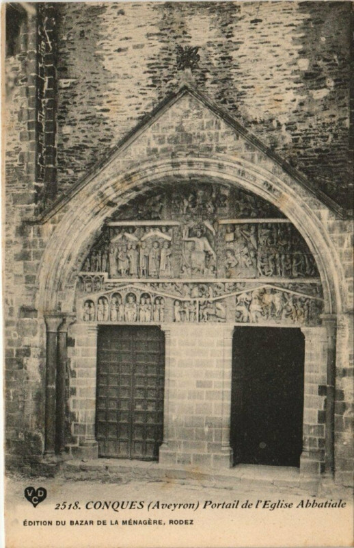 Carte postale ancienne Conques - portail de l'Eglise abbatiale