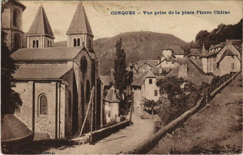 Carte postale ancienne Conques - Vue prise de la place pierre chirac