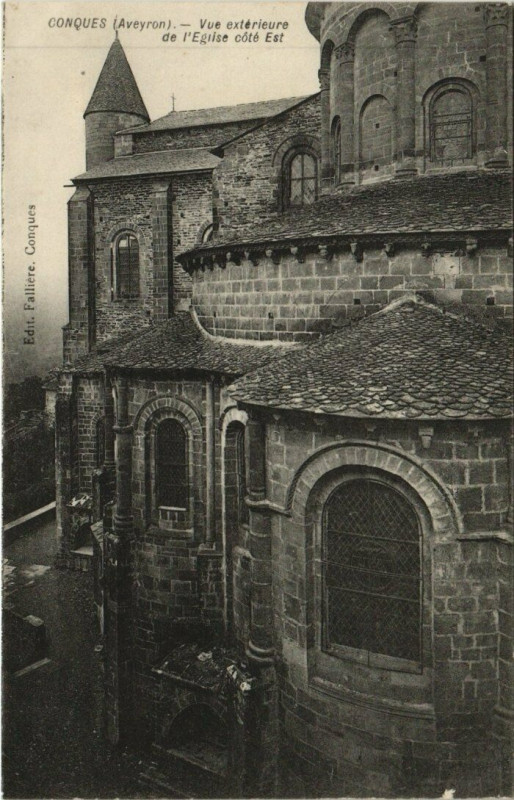 Carte postale ancienne Conques - Vue extrieure de l'Eglise cote est