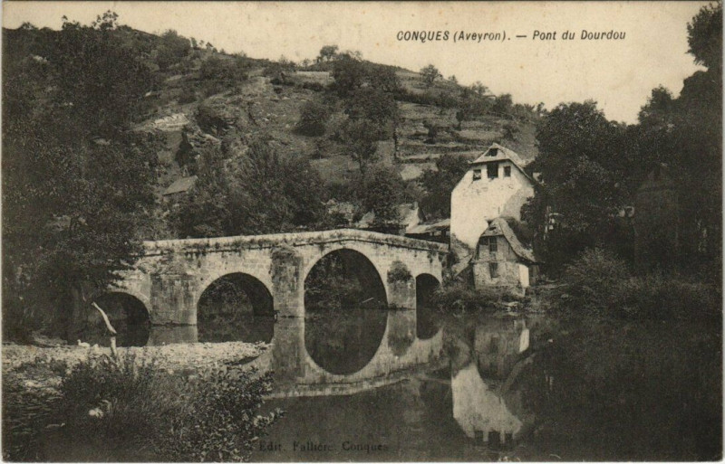Carte postale ancienne Conques - pont du dourdou