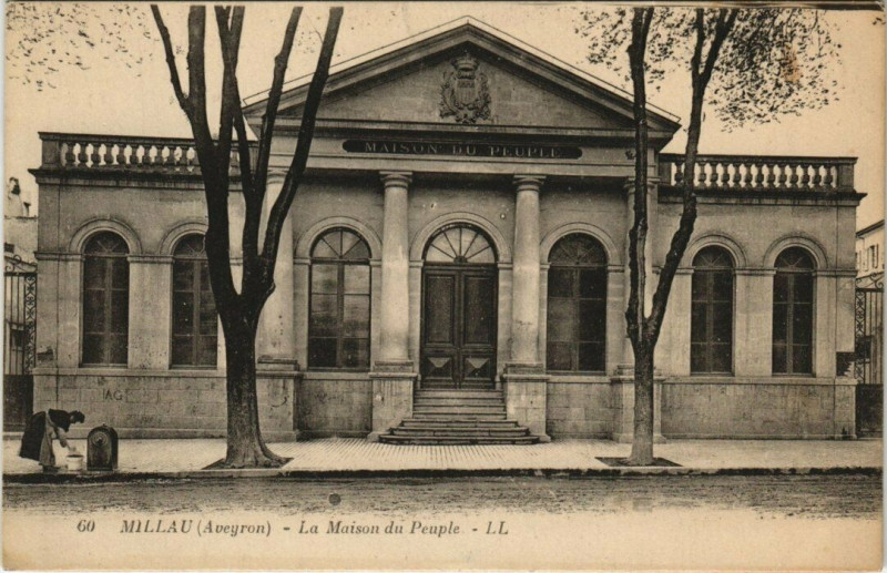 Carte postale ancienne Millau - La maison du peuple à Millau