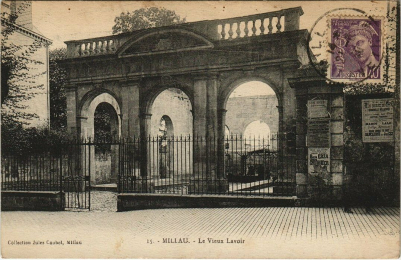 Carte postale ancienne Millau - Le vieux lavoir à Millau