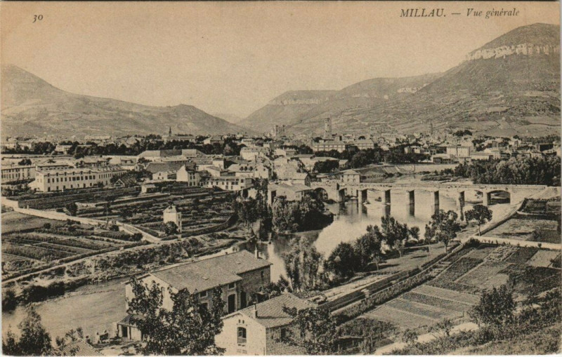 Carte postale ancienne Millau - Vue générale à Millau
