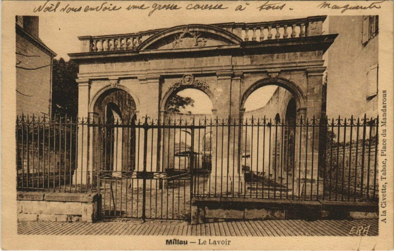 Carte postale ancienne Millau - Le lavoir à Millau