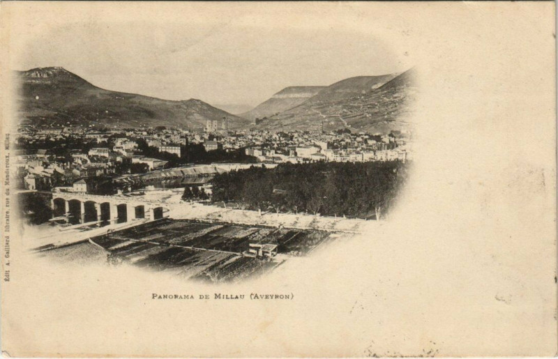Carte postale ancienne Panorma de Millau à Millau