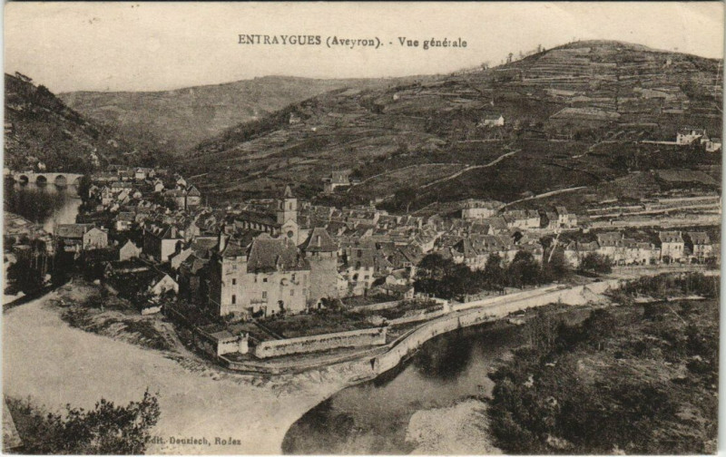 Carte postale ancienne Entraygues - Vue générale