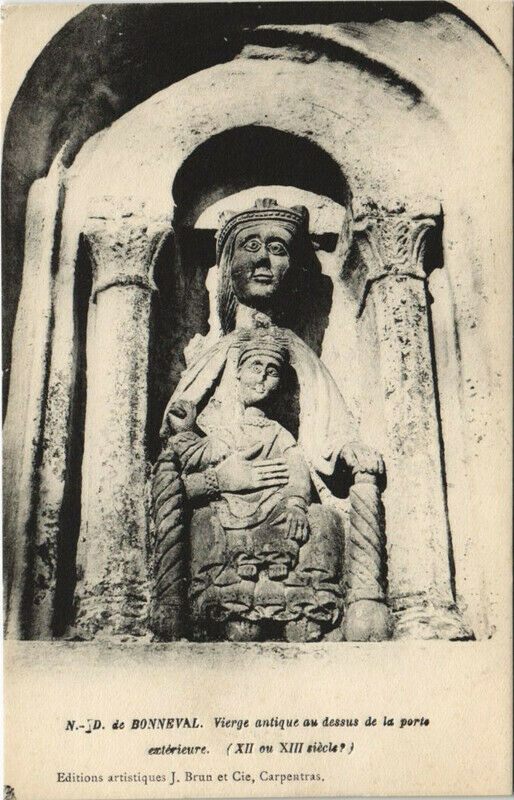 Carte postale ancienne Bonneval - Vierge antique au dessus de la porte