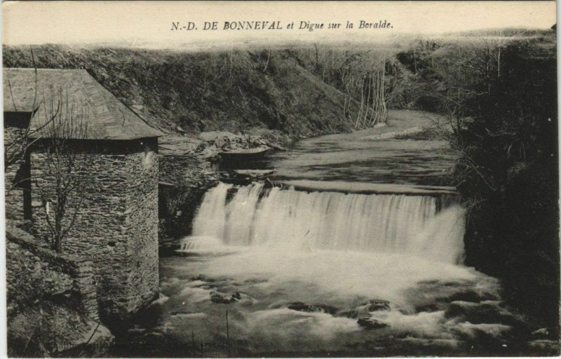 Carte postale ancienne Bonneval et Digue sur la Boralde