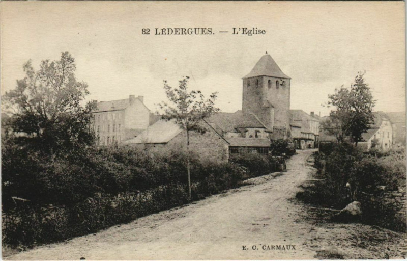 Carte postale ancienne Ledergues - L'Eglise à Lédergues