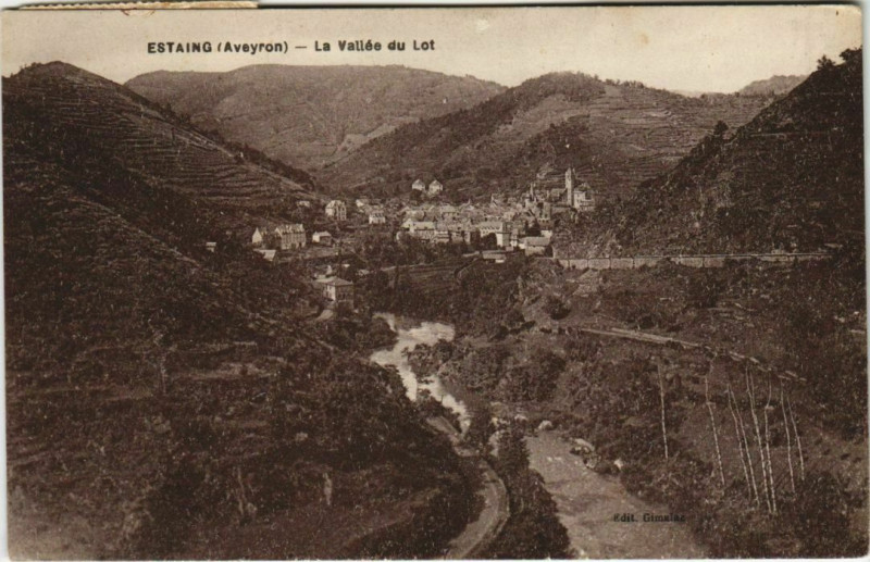 Carte postale ancienne Estaing - La Valle du Lot à Estaing