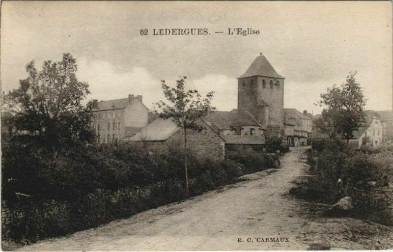 Carte postale ancienne Ledergues - l'Eglise à Lédergues