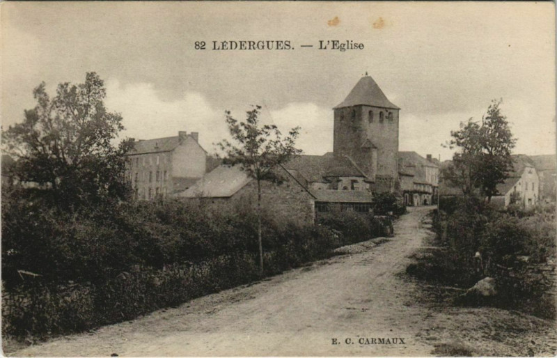 Carte postale ancienne Ledergues - L'Eglise à Lédergues
