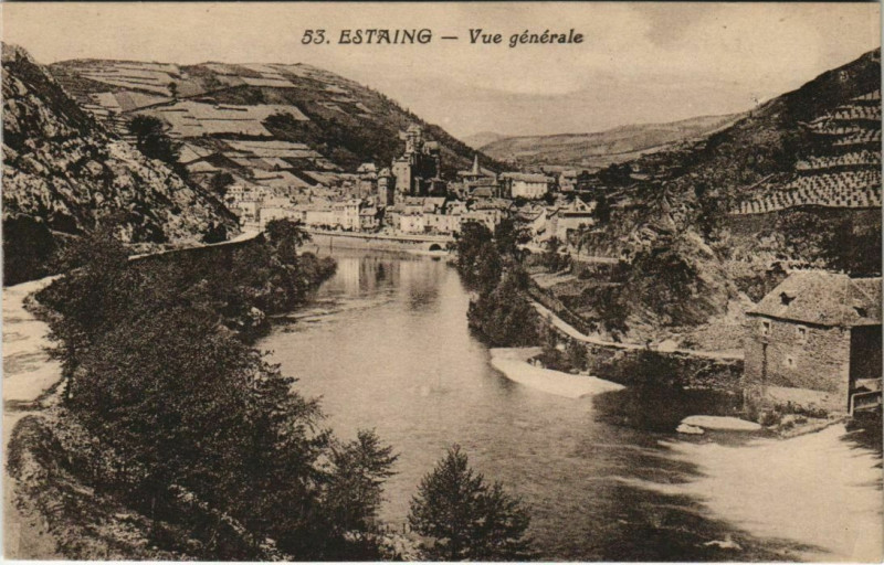 Carte postale ancienne Estaing - Vue générale à Estaing