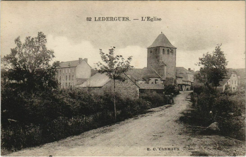 Carte postale ancienne Ledergues - L'Eglise à Lédergues
