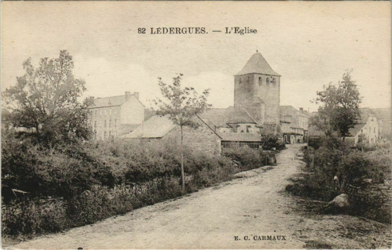 Carte postale ancienne Ledergues - L'Eglise à Lédergues