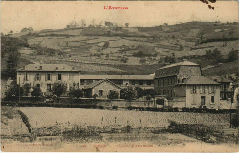 Carte postale ancienne Aubin - L'Ecole Superieur à Aubin