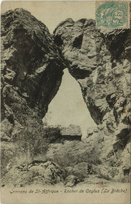 Carte postale ancienne Environs de Saint-Affrique - Rocher de Caylus à Saint-Affrique