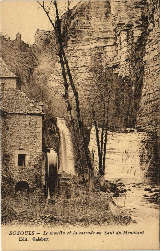 Carte postale ancienne Bozouls - Le moulin et la cascade au Saut du Mendiant à Bozouls