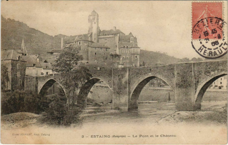 Carte postale ancienne Estaing - Le Pont et le Chateau à Estaing