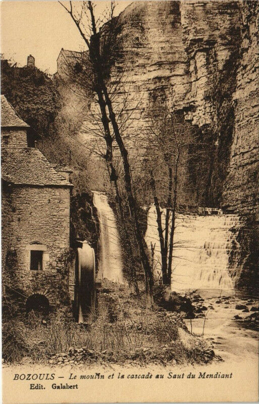 Carte postale ancienne Bozouls - Le moulin et la cascade au Saut du Mendiant à Bozouls