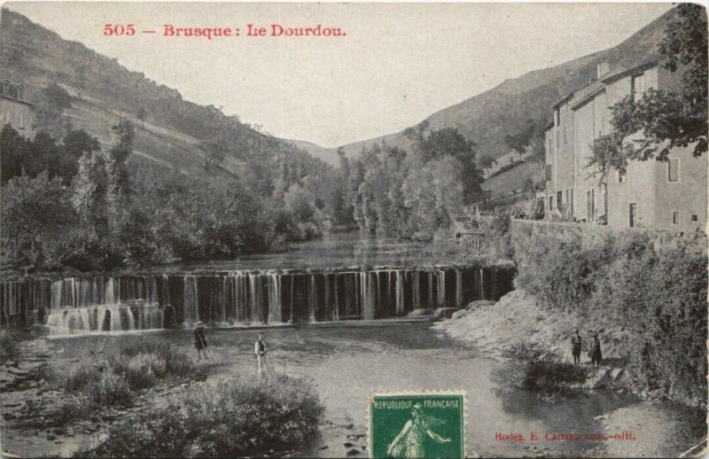 Carte postale ancienne Brusque - Le Dourdou à Brusque