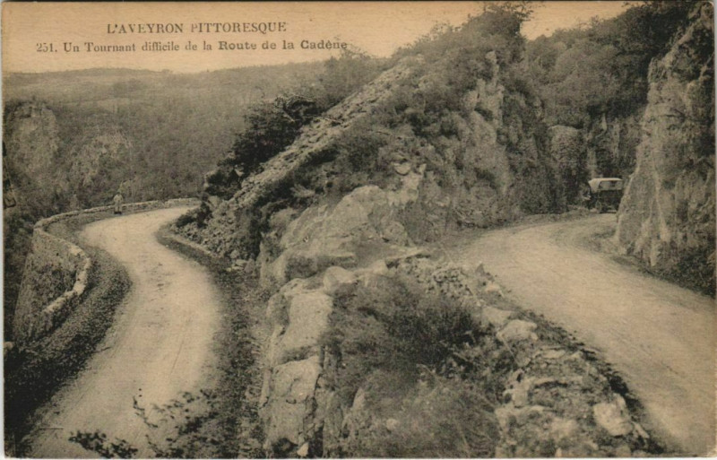Carte postale ancienne Un tournant difficile de la Route de la Caderie à Nant