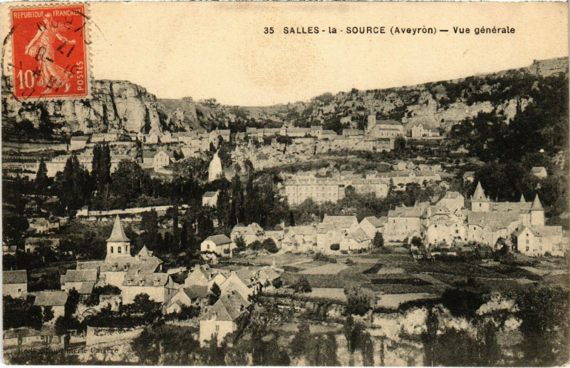 Carte postale ancienne Salles-la-Source - Vue générale à Salles-la-Source