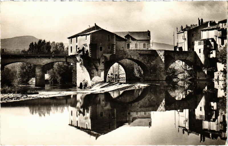 Carte postale ancienne Millau - Le Vieux Moulin à Millau