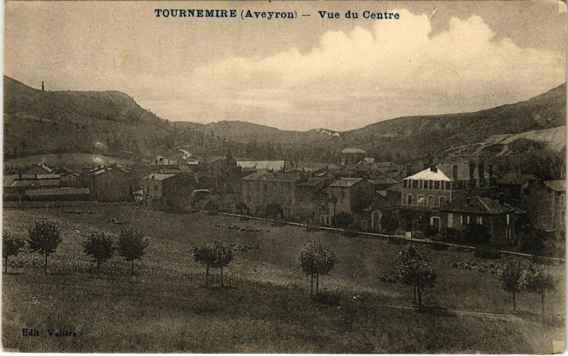 Carte postale ancienne Tournemire - Vue du Centre à Tournemire