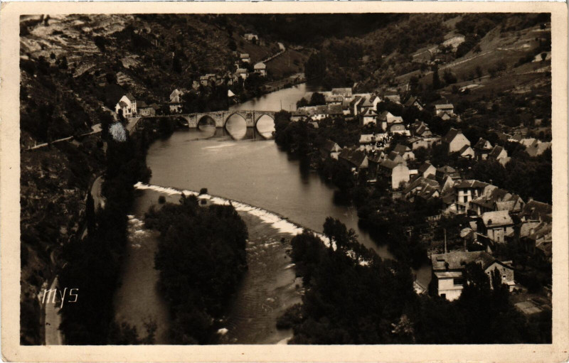 Carte postale ancienne Entraygues - Les Rives de la Truyére