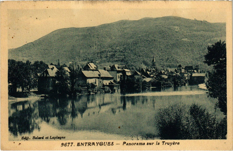 Carte postale ancienne Entraygues - Panorama sur la Truyére