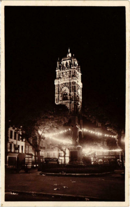 Carte postale ancienne Rodez - Le clocher illumine à Rodez