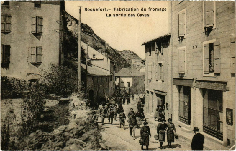 Carte postale ancienne Roquefort - Fabrication du formage
