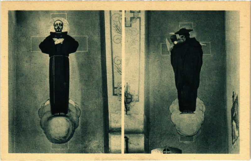 Carte postale ancienne Rodez - La Chapelle - Le Transept à Rodez