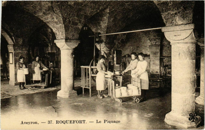 Carte postale ancienne Roquefort - Le Piquage