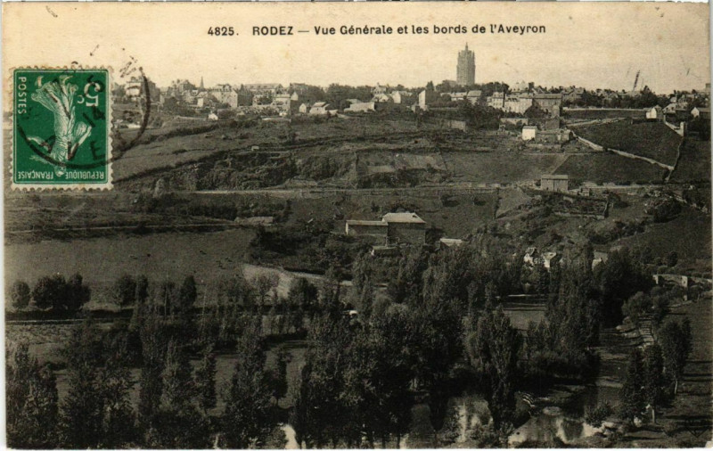 Carte postale ancienne Rodez - Vue générale et les Bords de l'Aveyron à Rodez