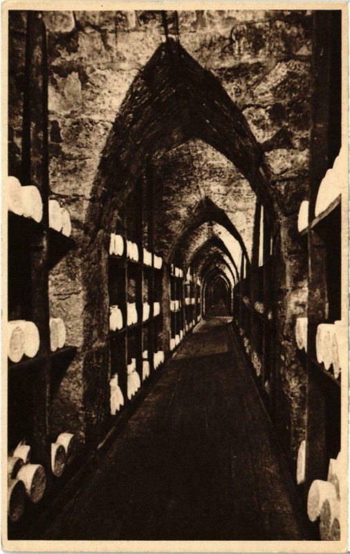 Carte postale ancienne Roquefort - Cave Carriere