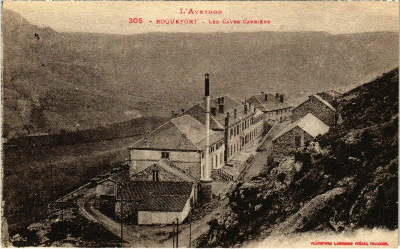 Carte postale ancienne Roquefort - Les Caves carriere