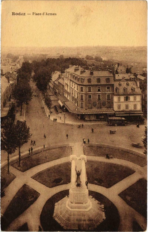 Carte postale ancienne Rodez - Place d'Armes à Rodez