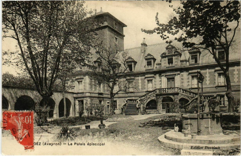 Carte postale ancienne Rodez - La Palais episcopal à Rodez