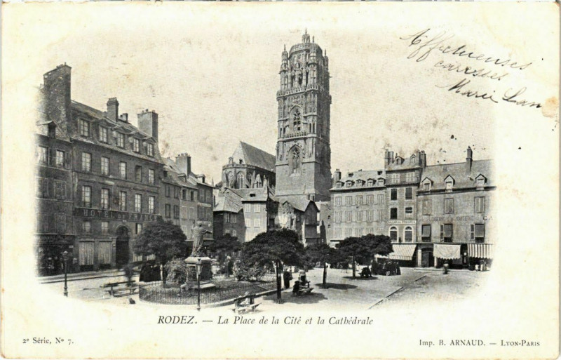 Carte postale ancienne Rodez - La Place de la Cite et le Cathédrale à Rodez