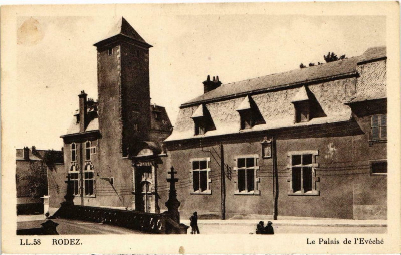 Carte postale ancienne Rodez - Le Palais de l'Eveche à Rodez